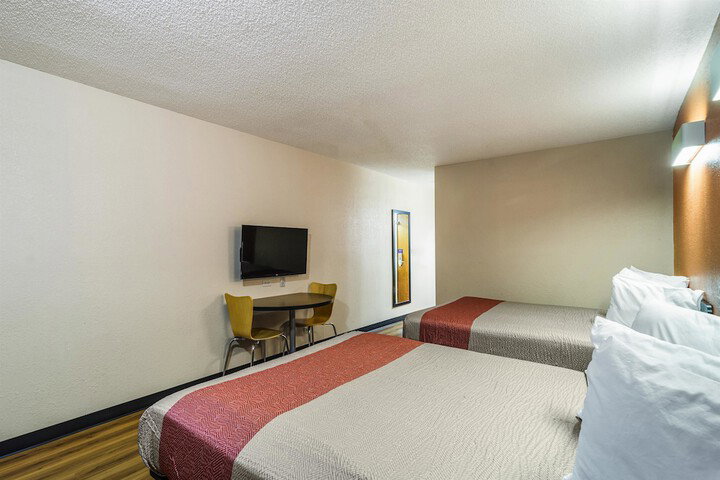 Motel 6 Libertyville, IL - thumb 5