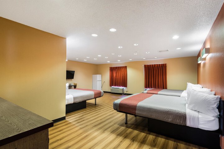 Motel 6 Libertyville, IL - thumb 3