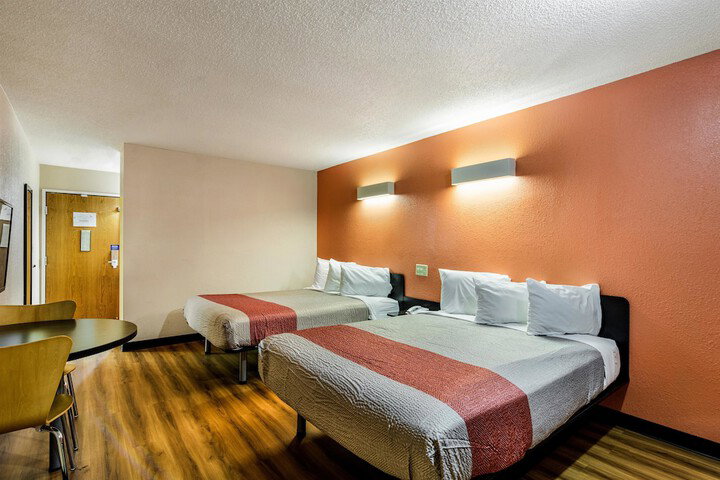 Motel 6 Libertyville, IL - thumb 1