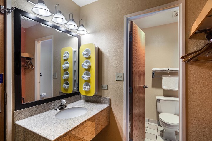 Motel 6 Libertyville, IL - thumb 2