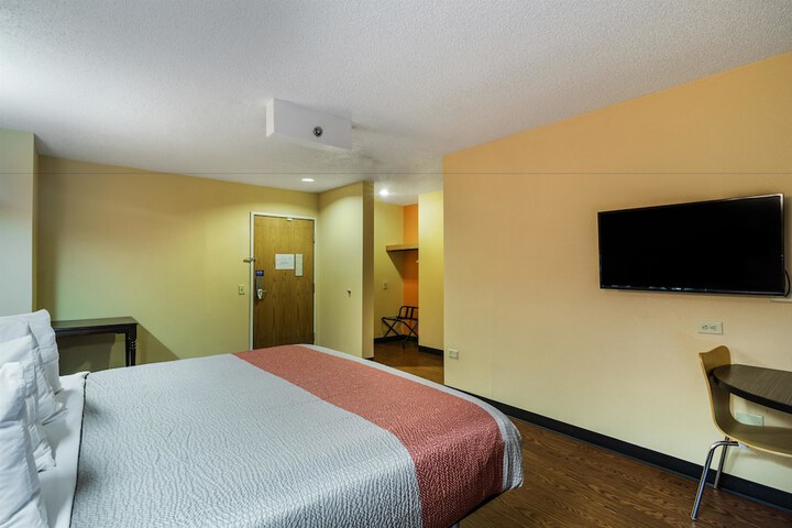 Motel 6 Libertyville, IL - thumb 6