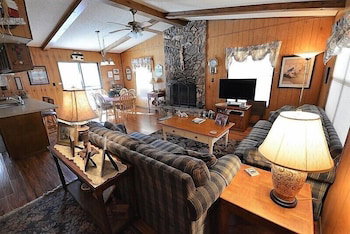 100 Whitt Retreat - Three Bedroom Cabin - thumb 4