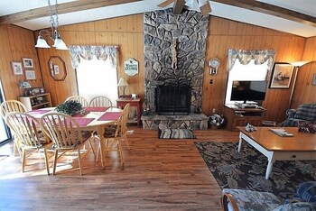 100 Whitt Retreat - Three Bedroom Cabin - thumb 1