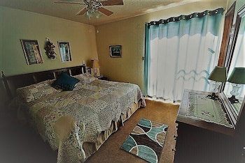100 Whitt Retreat - Three Bedroom Cabin - thumb 2