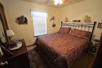 100 Whitt Retreat - Three Bedroom Cabin - thumb 3
