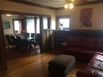 JARVIS West Blvd 6BD Villa By Edgewater Park Downtown - thumb 2