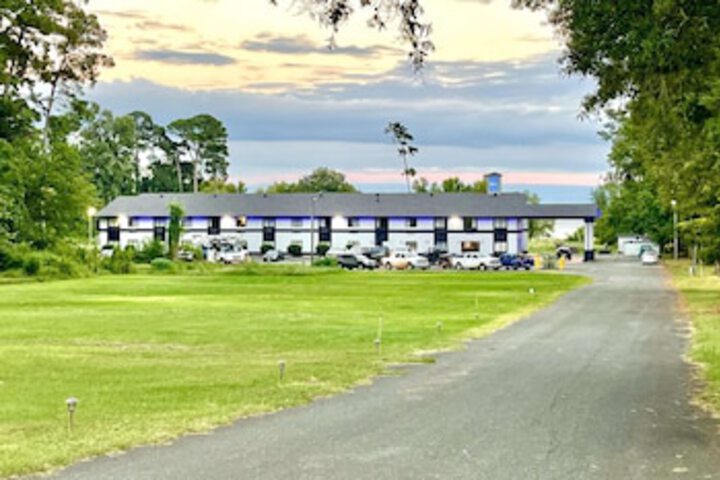 Rodeway Inn & Suites - thumb 0