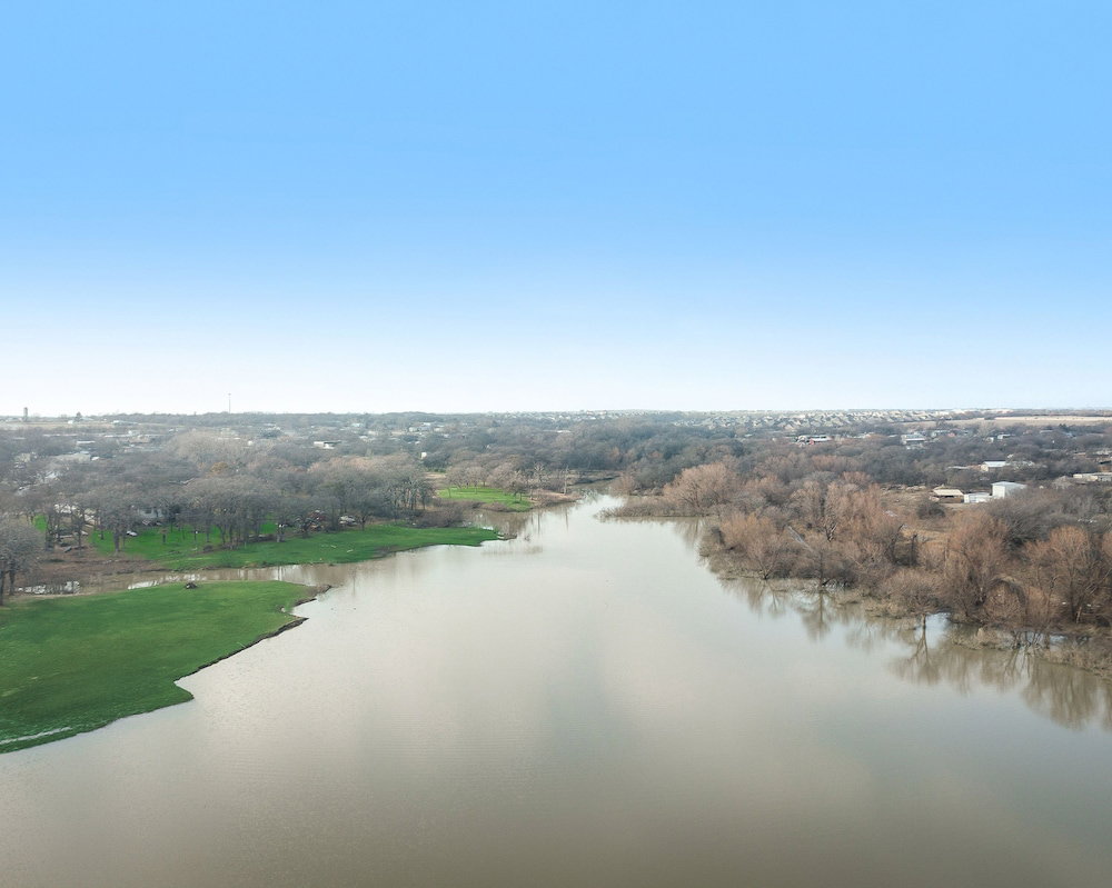 Beautiful Kayewood Waterfront Retreat - thumb 0