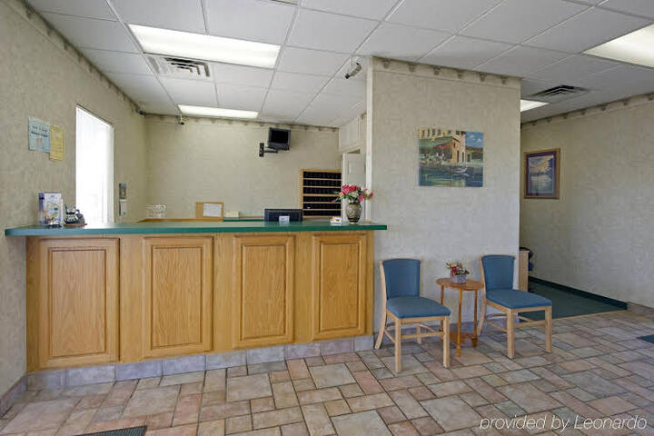Budgetel Inn & Suites - thumb 1