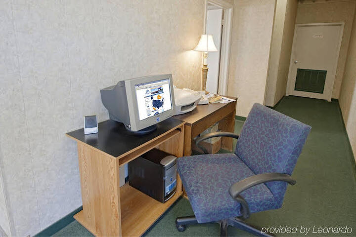 Budgetel Inn & Suites - thumb 3