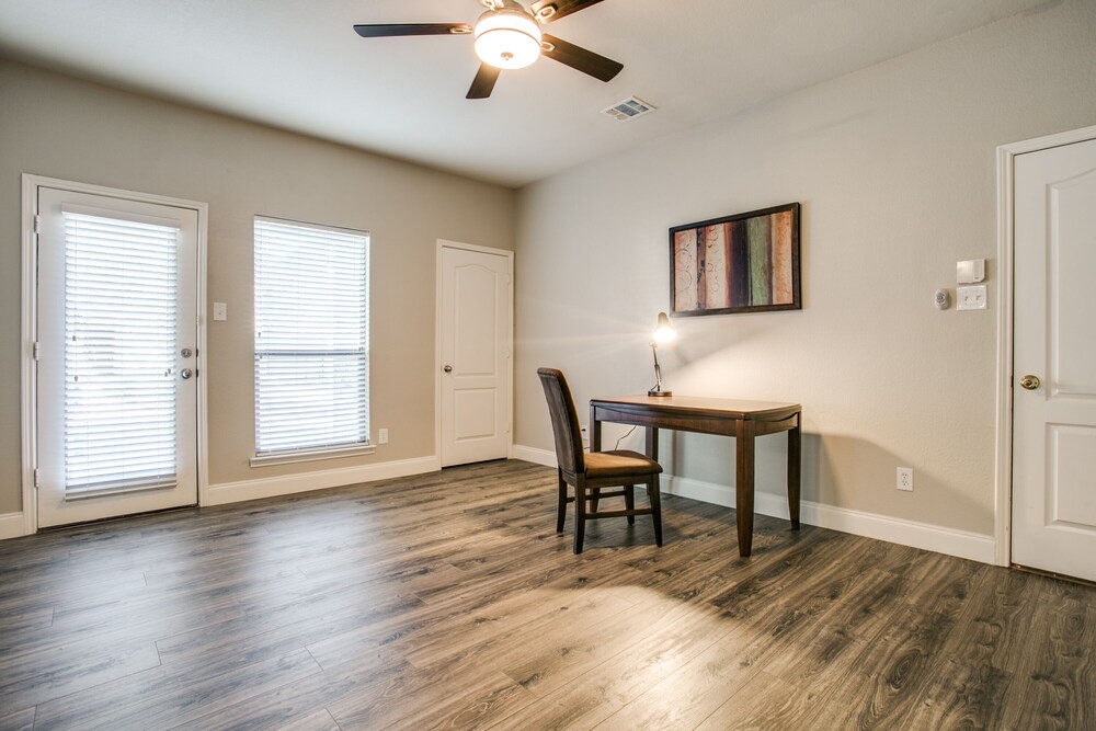 Beautifully Furnished 3 Bedroom Frisco - thumb 2