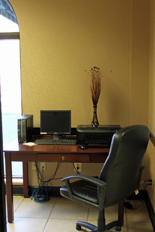 Cottonwood Suites Savannah Hotel & Conference Center - thumb 39