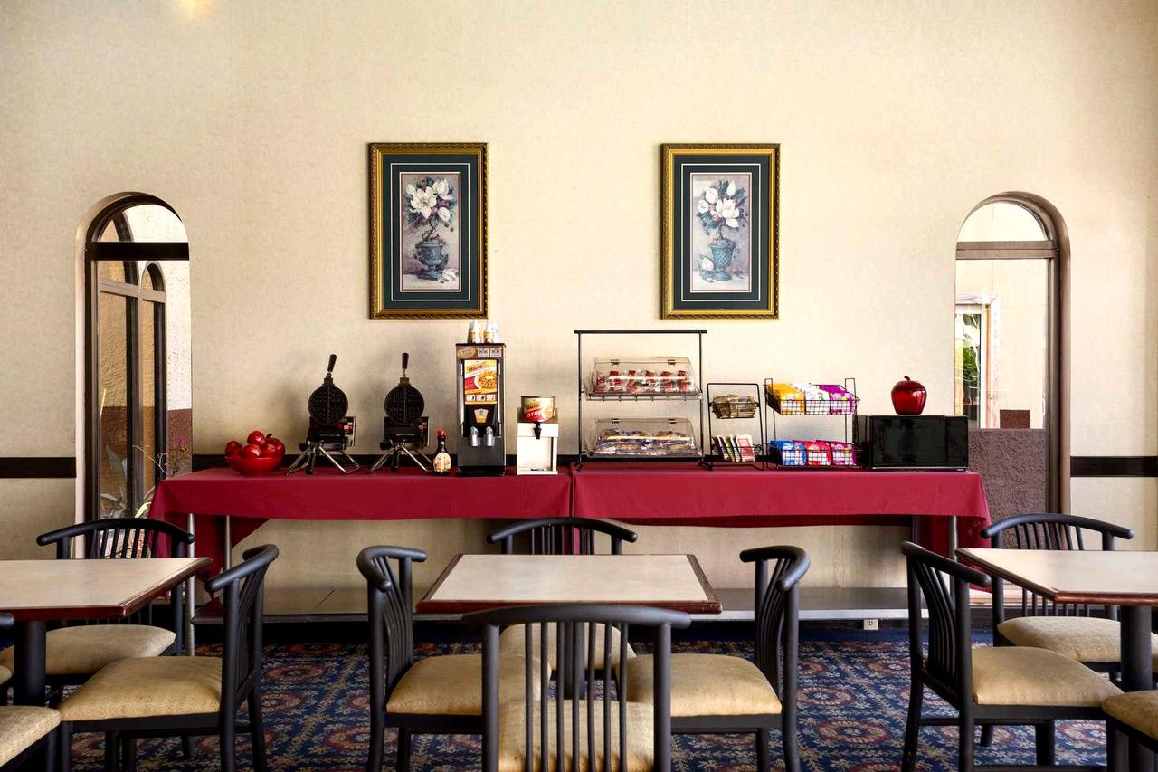 Cottonwood Suites Savannah Hotel & Conference Center - thumb 25