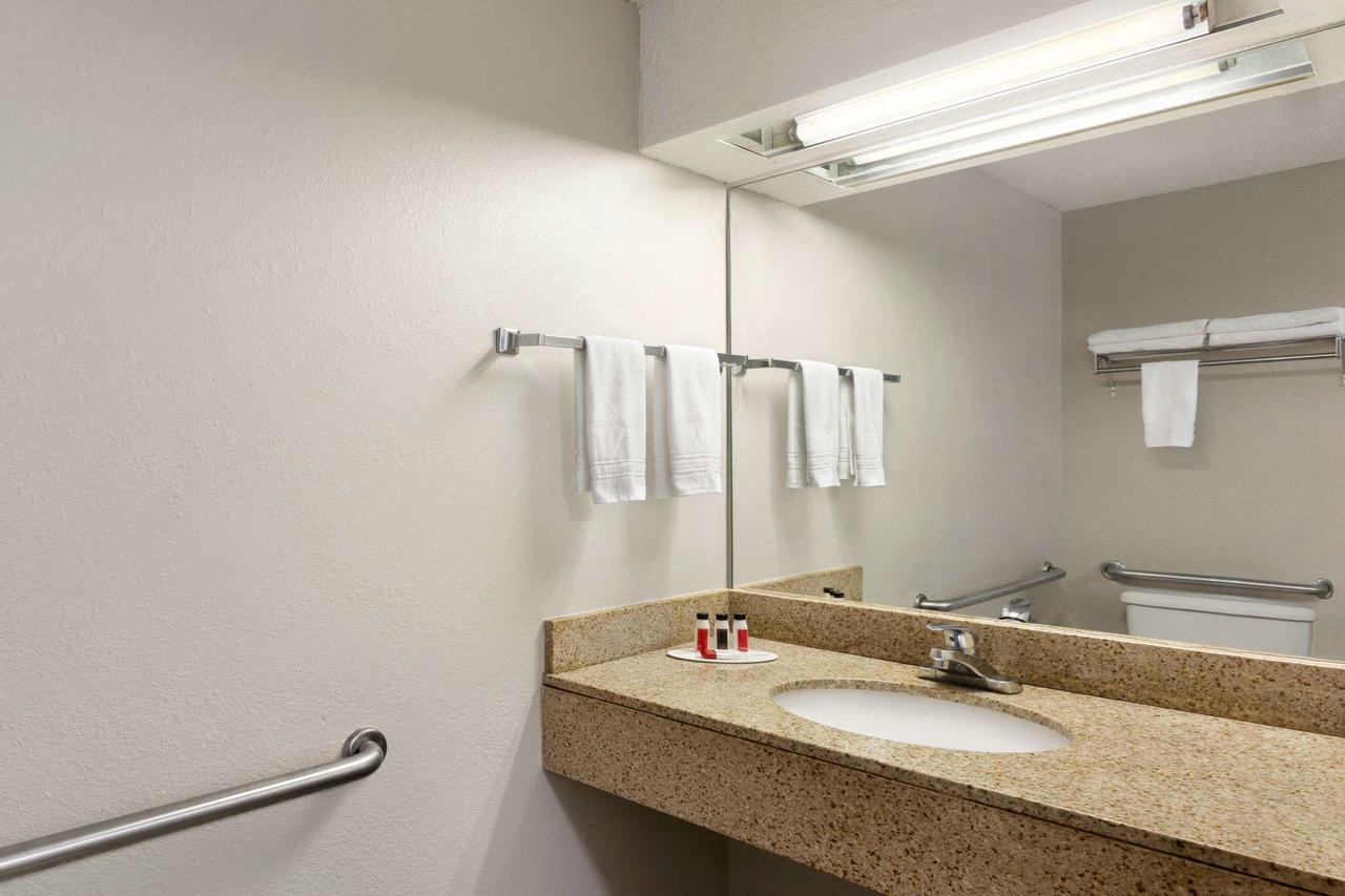 Days Inn & Suites By Wyndham Savannah Midtown - thumb 28