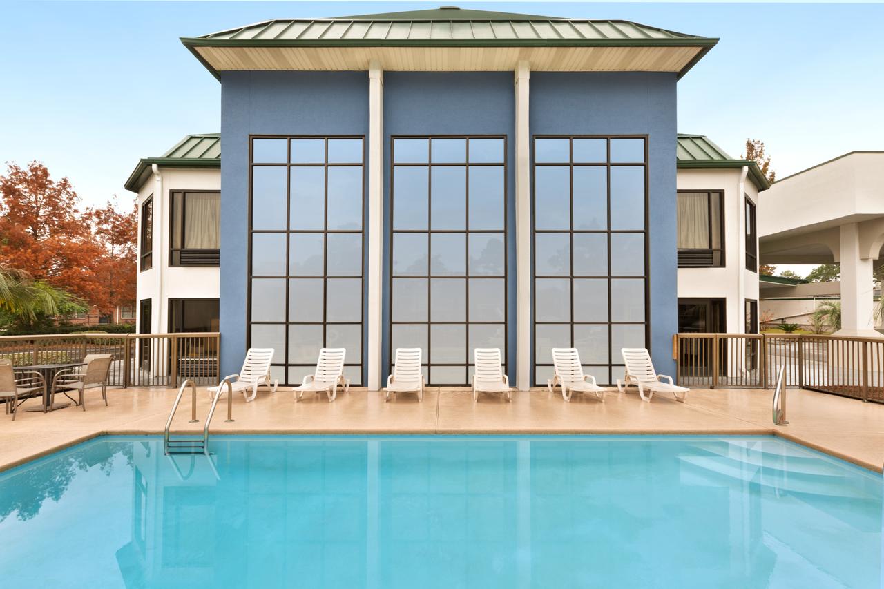Days Inn & Suites By Wyndham Savannah Midtown - thumb 1