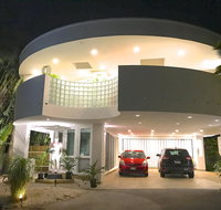 Unique Atrium Lanai Loft - Hotels Find
