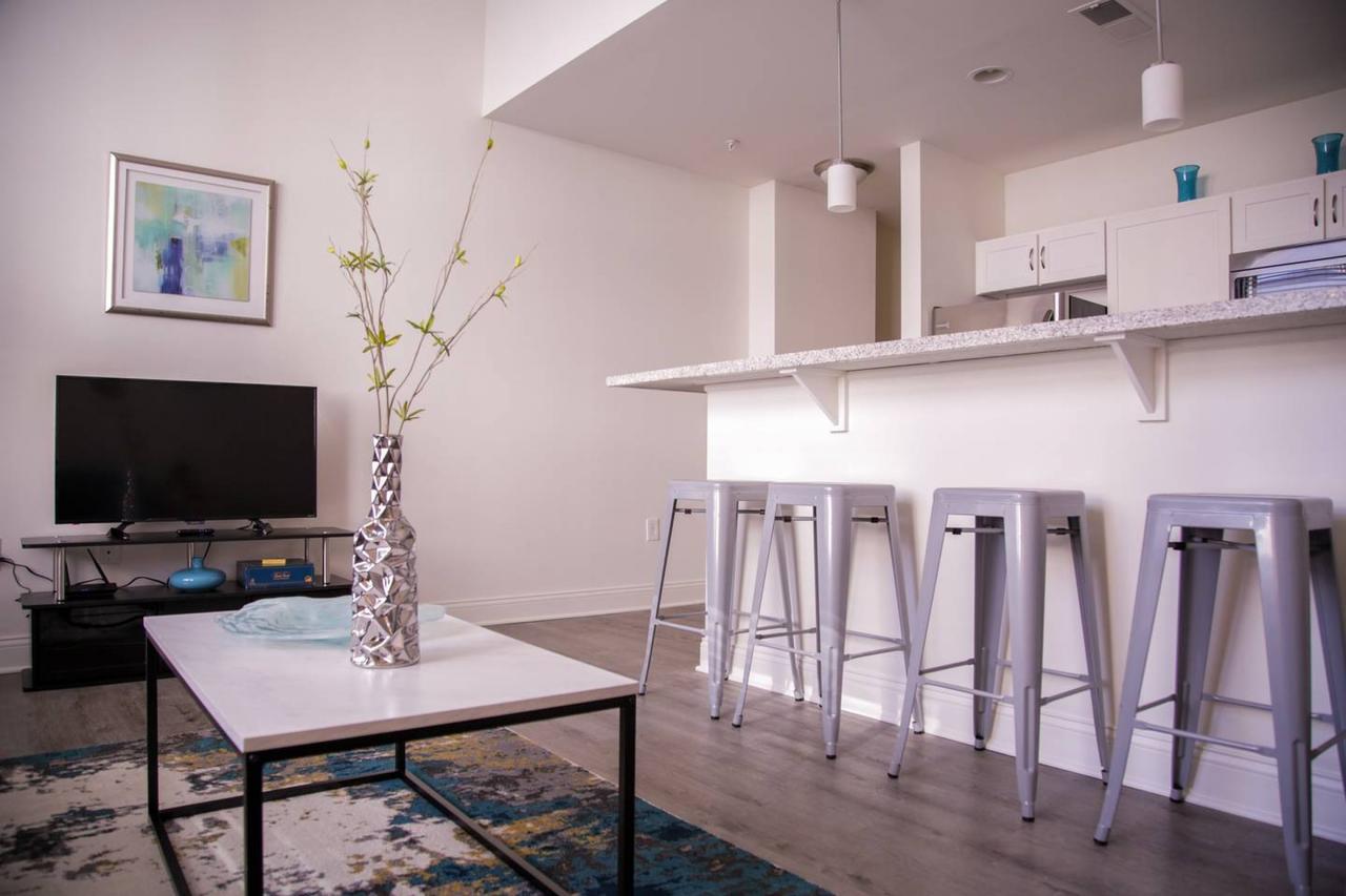 UNBEATABLE LOCATION! 2BR APT IN HEART OF THE CITY - thumb 28