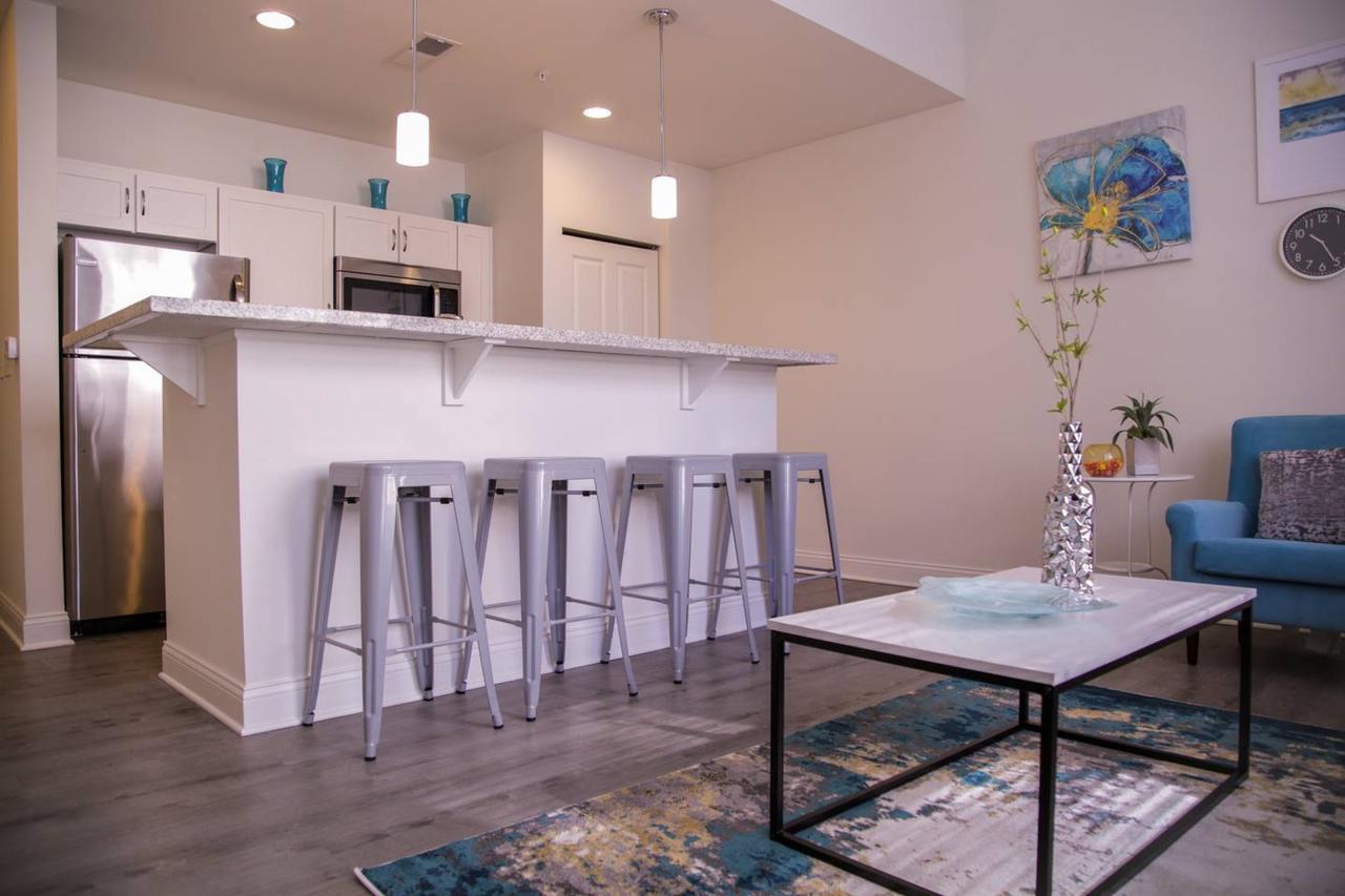 UNBEATABLE LOCATION! 2BR APT IN HEART OF THE CITY - thumb 2