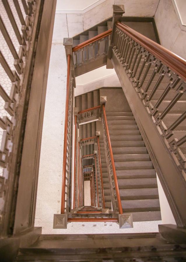 UNBEATABLE LOCATION! 2BR APT IN HEART OF THE CITY - thumb 40