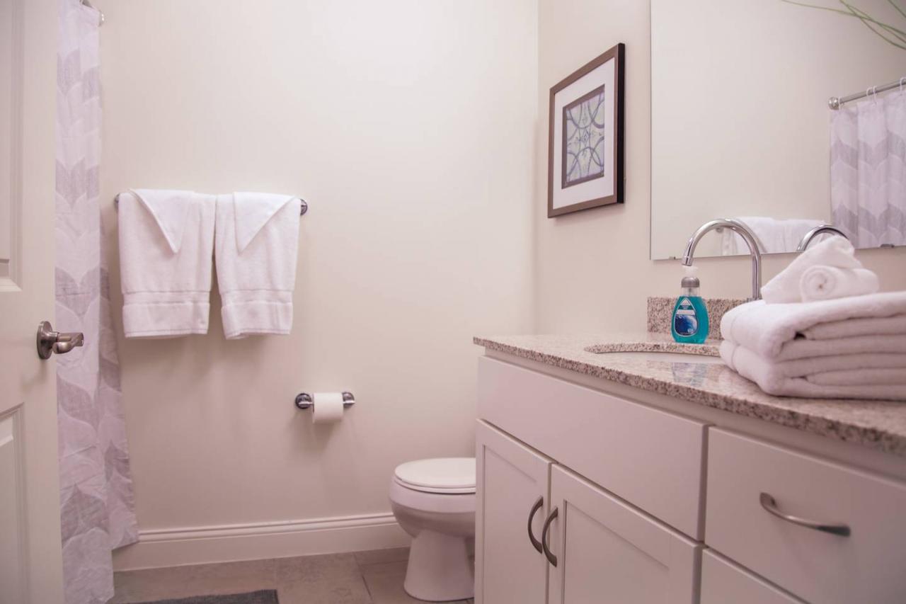 UNBEATABLE LOCATION! 2BR APT IN HEART OF THE CITY - thumb 21