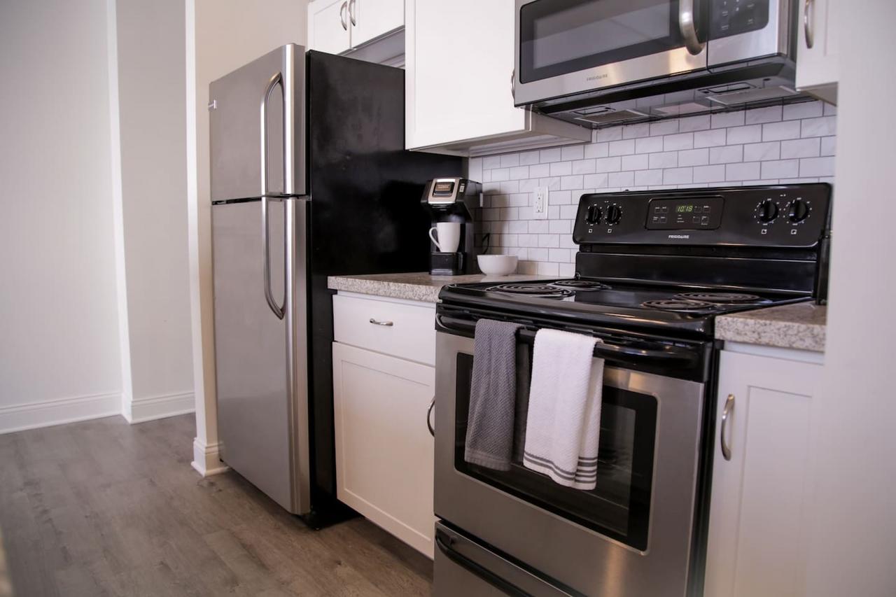 UNBEATABLE LOCATION! 2BR APT IN HEART OF THE CITY - thumb 17