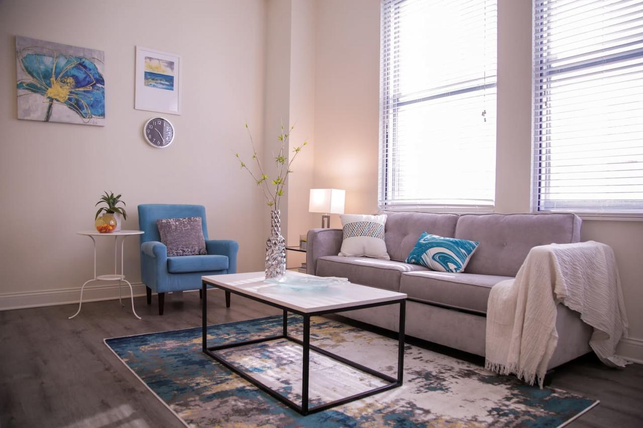 UNBEATABLE LOCATION! 2BR APT IN HEART OF THE CITY - thumb 0