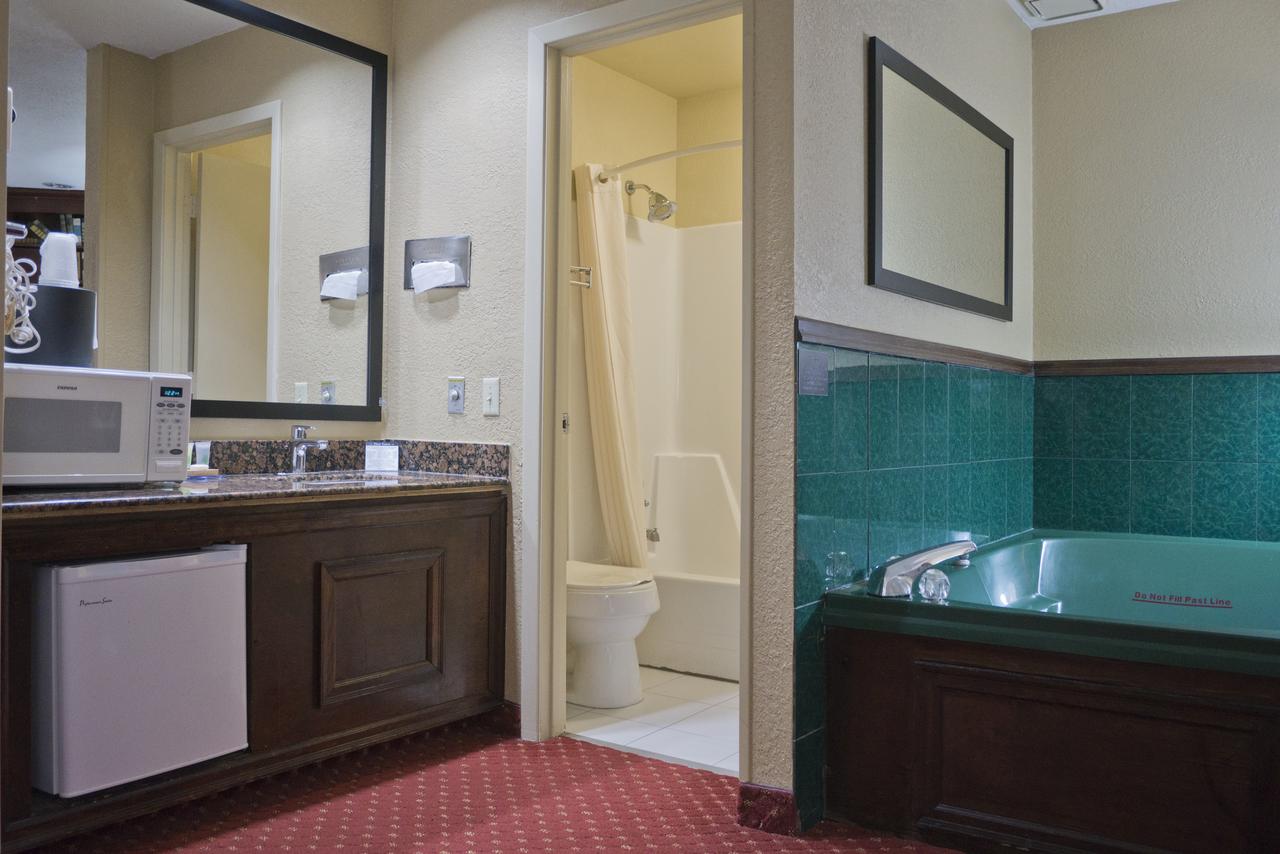 Days Inn & Suites By Wyndham Coralville / Iowa City - thumb 14