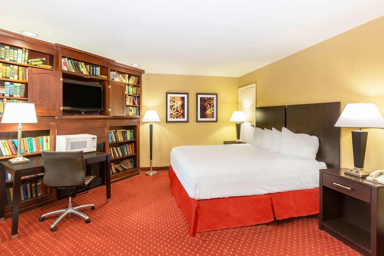 Days Inn & Suites By Wyndham Coralville / Iowa City - thumb 35