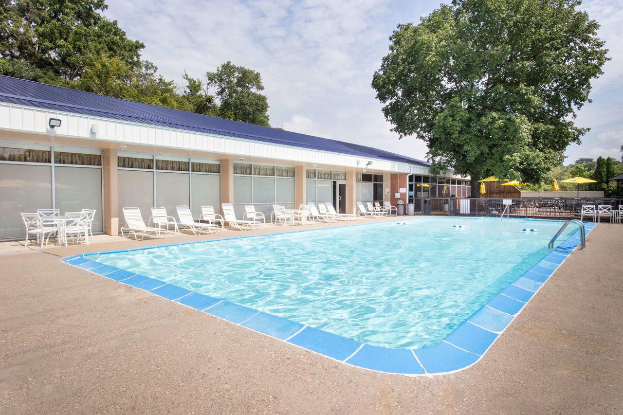 Days Inn By Wyndham Dubuque - thumb 3