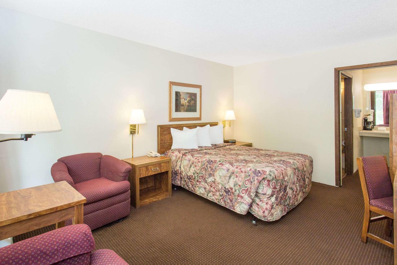 Days Inn By Wyndham Dubuque - thumb 12