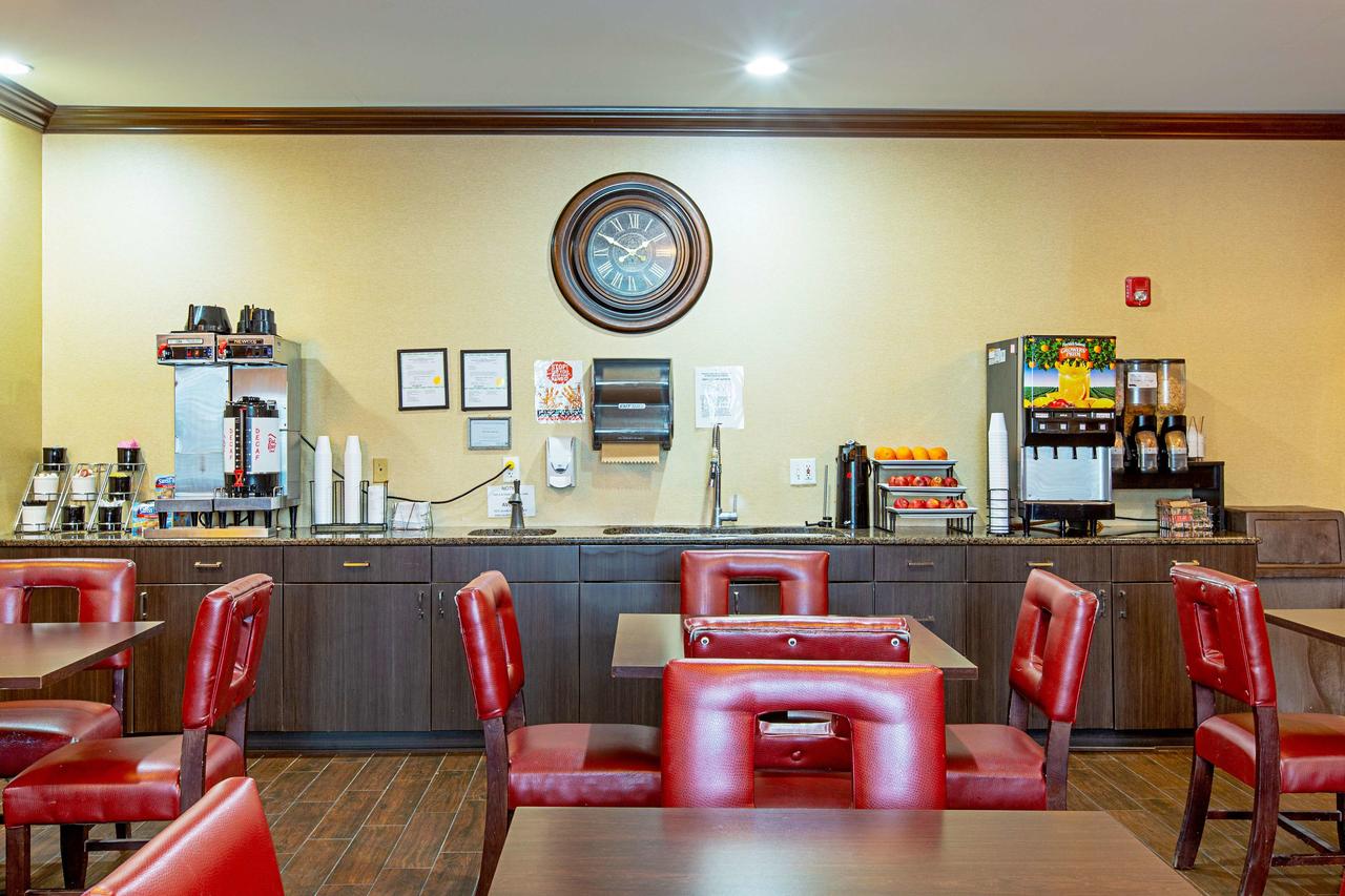 Red Roof Inn & Suites Omaha - Council Bluffs - thumb 26