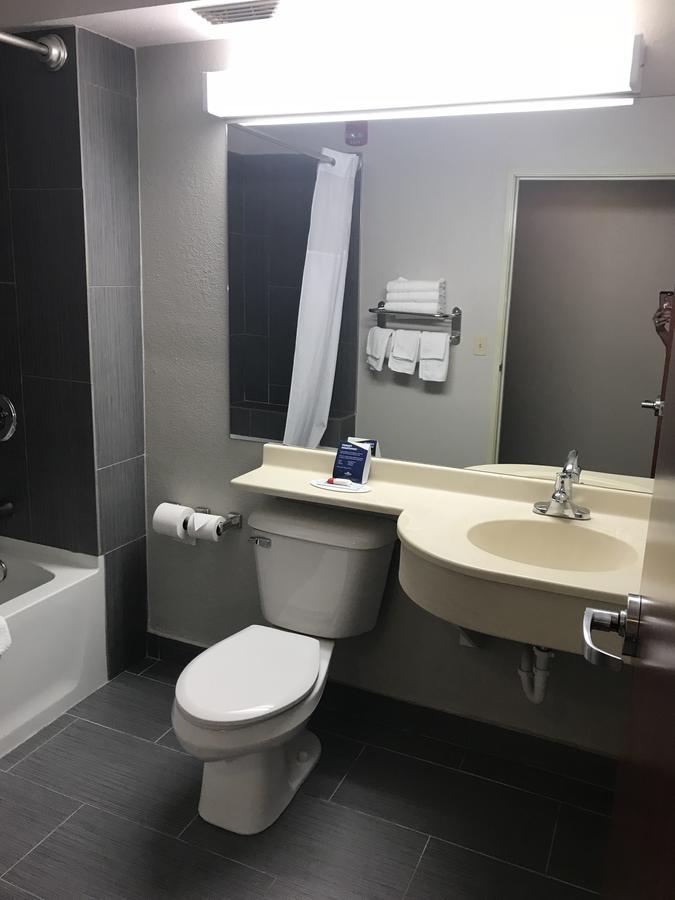 Microtel Inn & Suites Urbandale - thumb 28