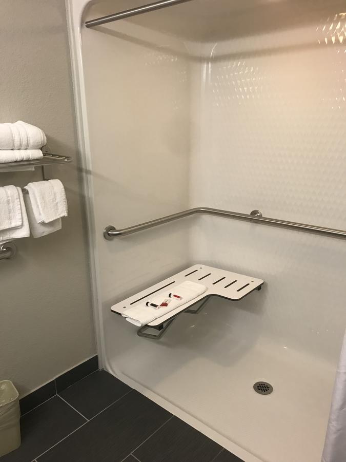 Microtel Inn & Suites Urbandale - thumb 4