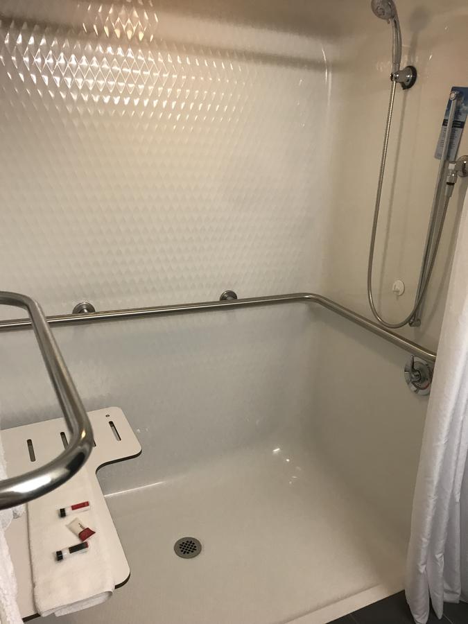 Microtel Inn & Suites Urbandale - thumb 5