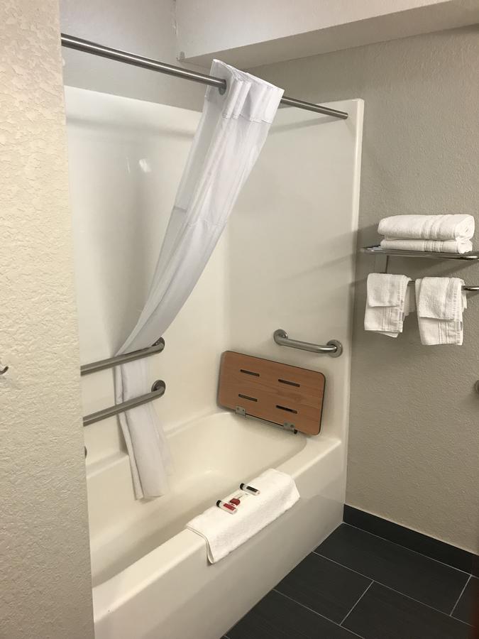 Microtel Inn & Suites Urbandale - thumb 37