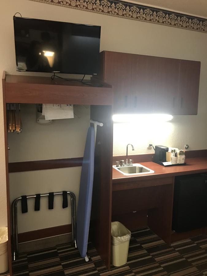Microtel Inn & Suites Urbandale - thumb 10