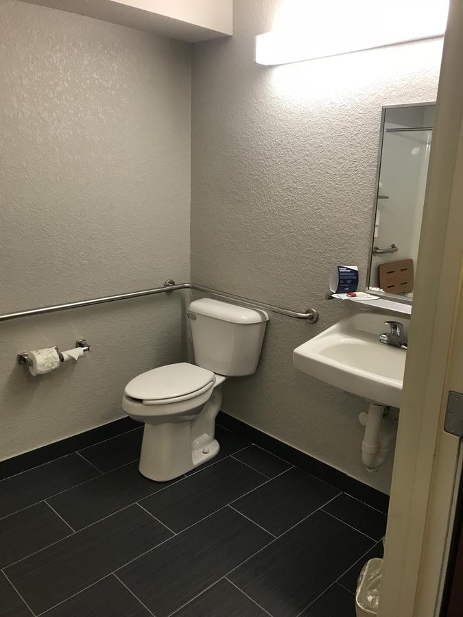 Microtel Inn & Suites Urbandale - thumb 38