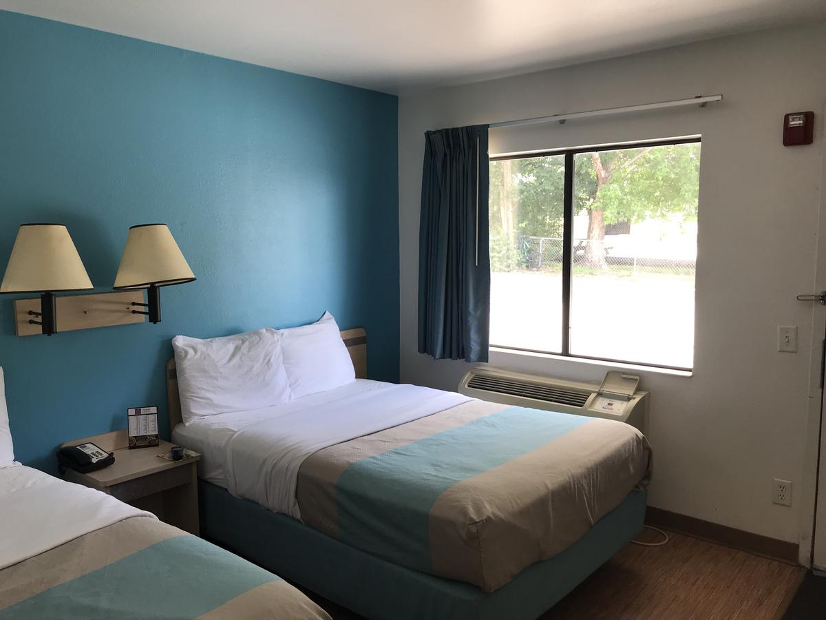 Motel 6 Des Moines North - thumb 5