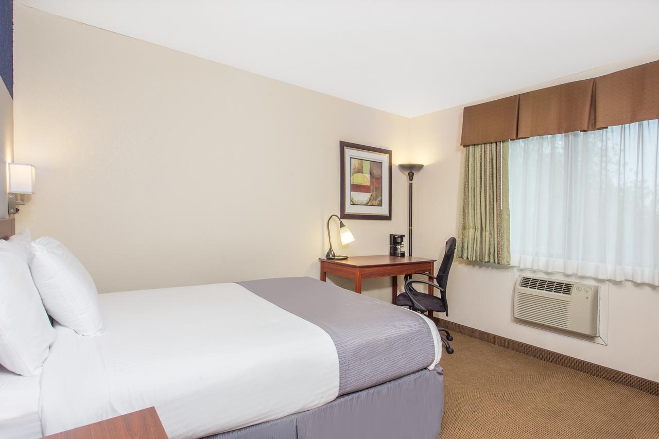 Baymont By Wyndham Dubuque - thumb 10