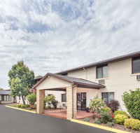 Baymont by Wyndham Dubuque - Hotels Find