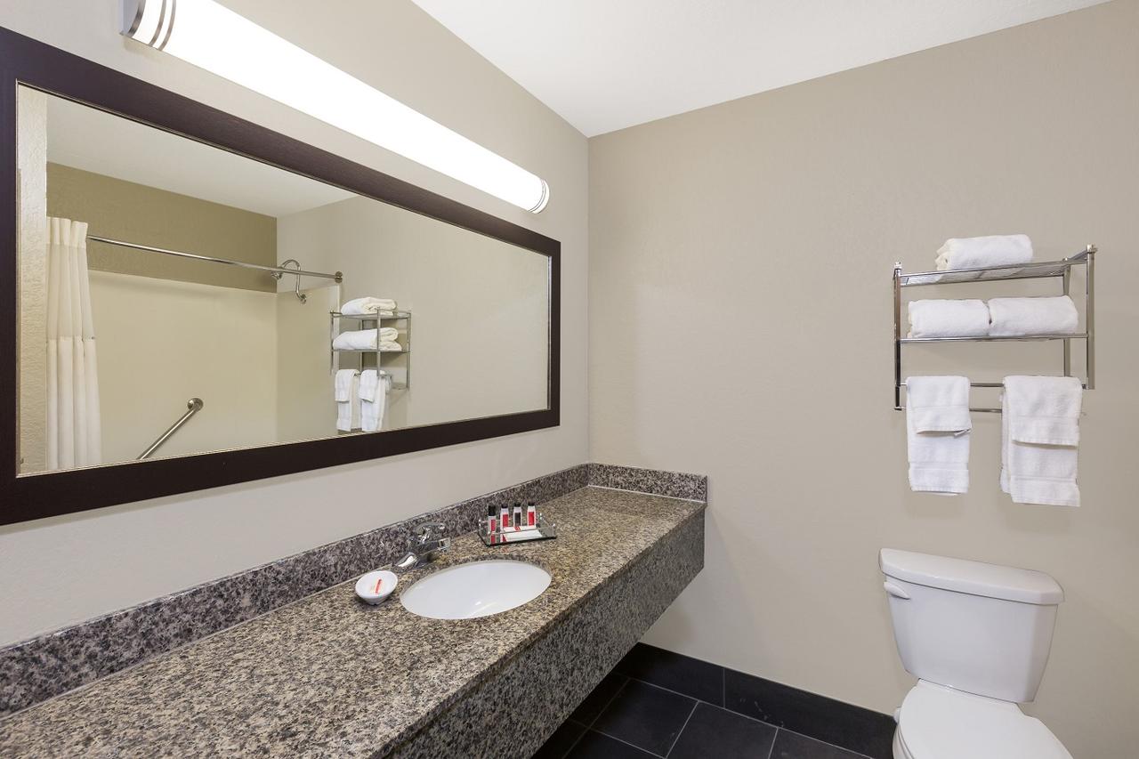 Ramada By Wyndham Des Moines Airport - thumb 9