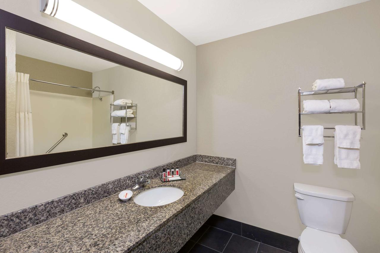 Ramada By Wyndham Des Moines Airport - thumb 32