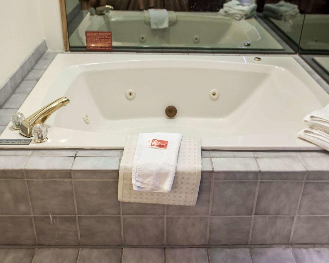 Econo Lodge Inn & Suites Bettendorf - thumb 3