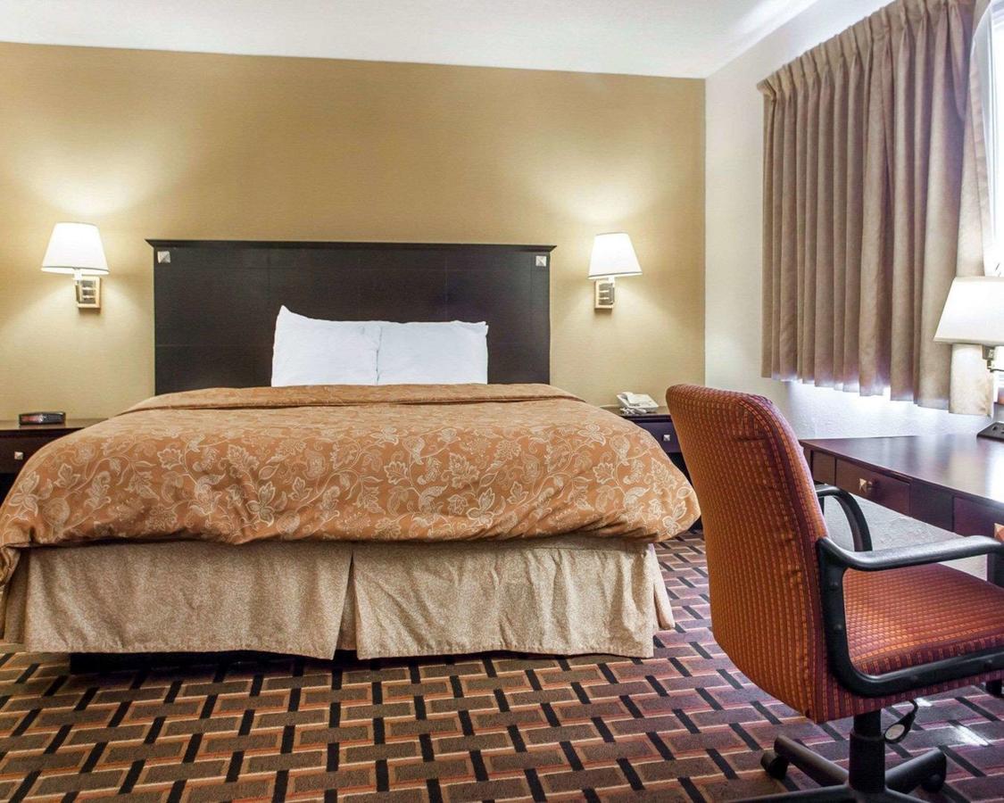 Econo Lodge Inn & Suites Bettendorf - thumb 37