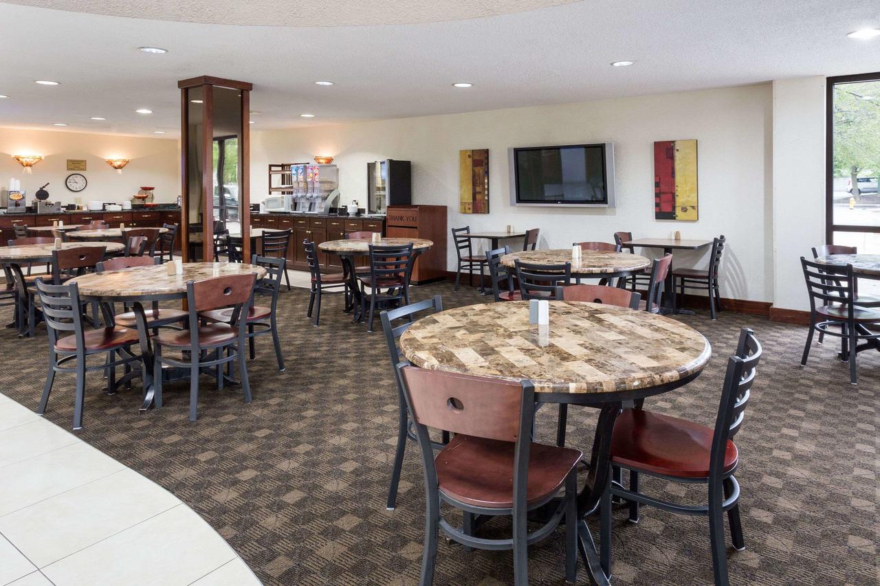 Ramada By Wyndham Bettendorf - thumb 39
