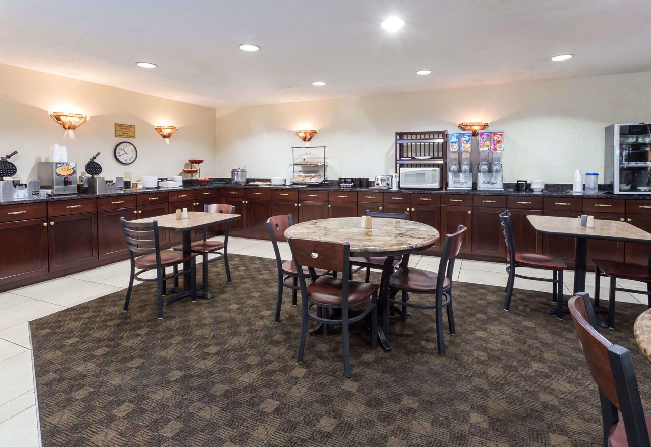 Ramada By Wyndham Bettendorf - thumb 25
