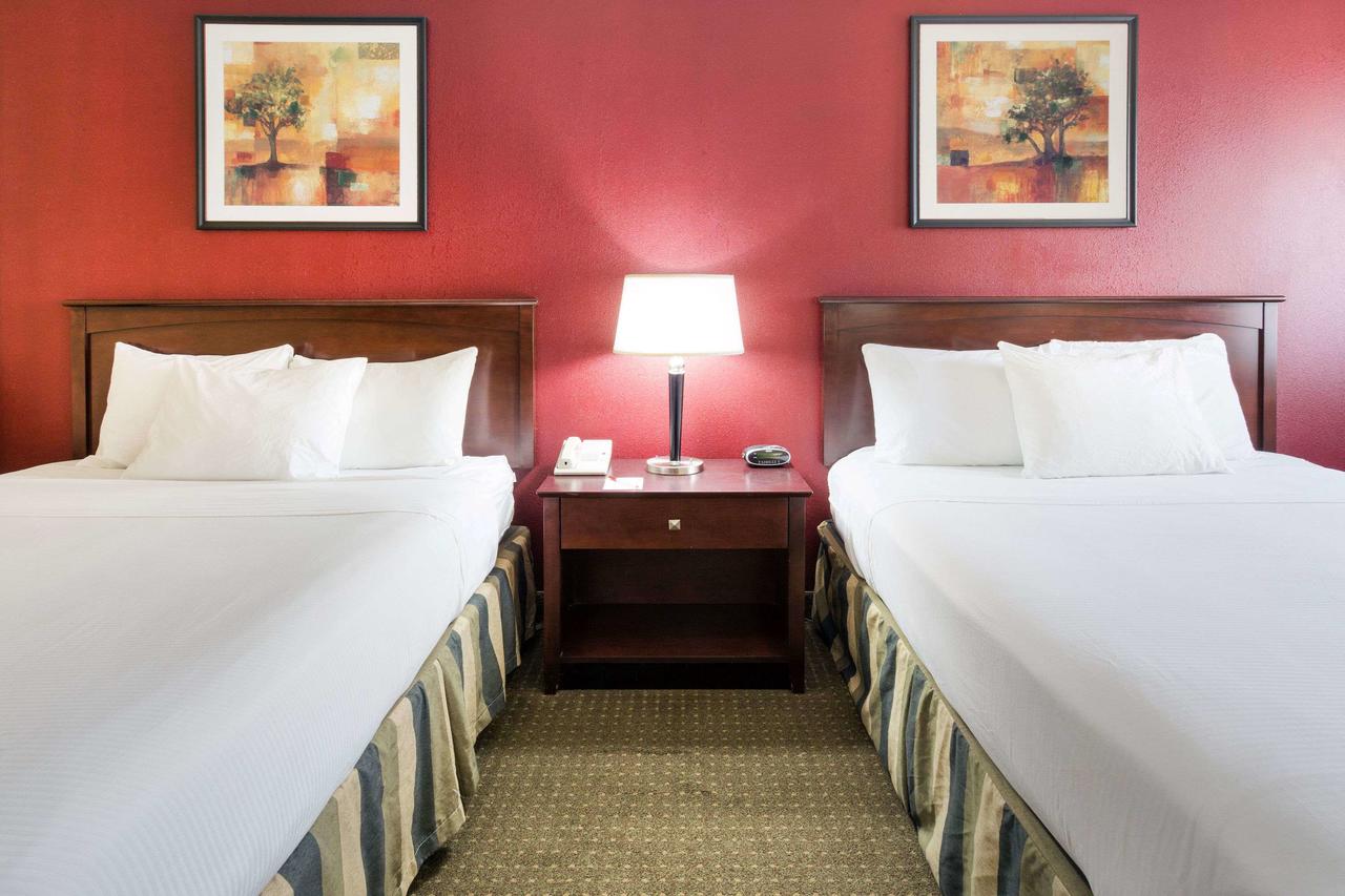 Ramada By Wyndham Bettendorf - thumb 44