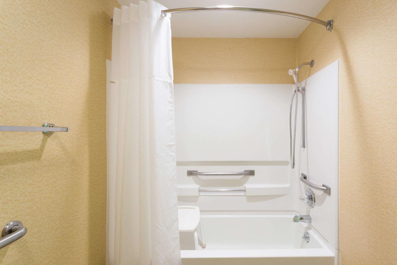 Ramada By Wyndham Bettendorf - thumb 37