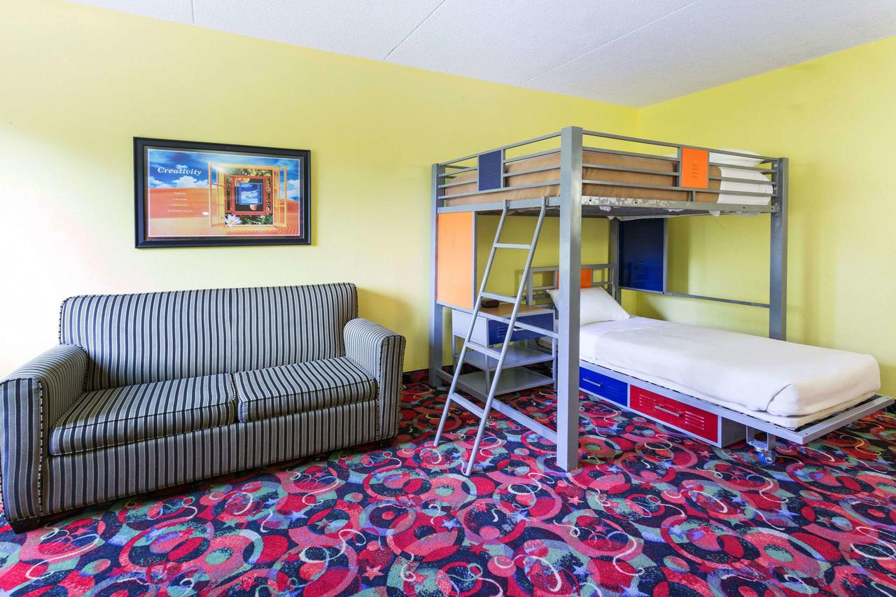 Ramada By Wyndham Bettendorf - thumb 26