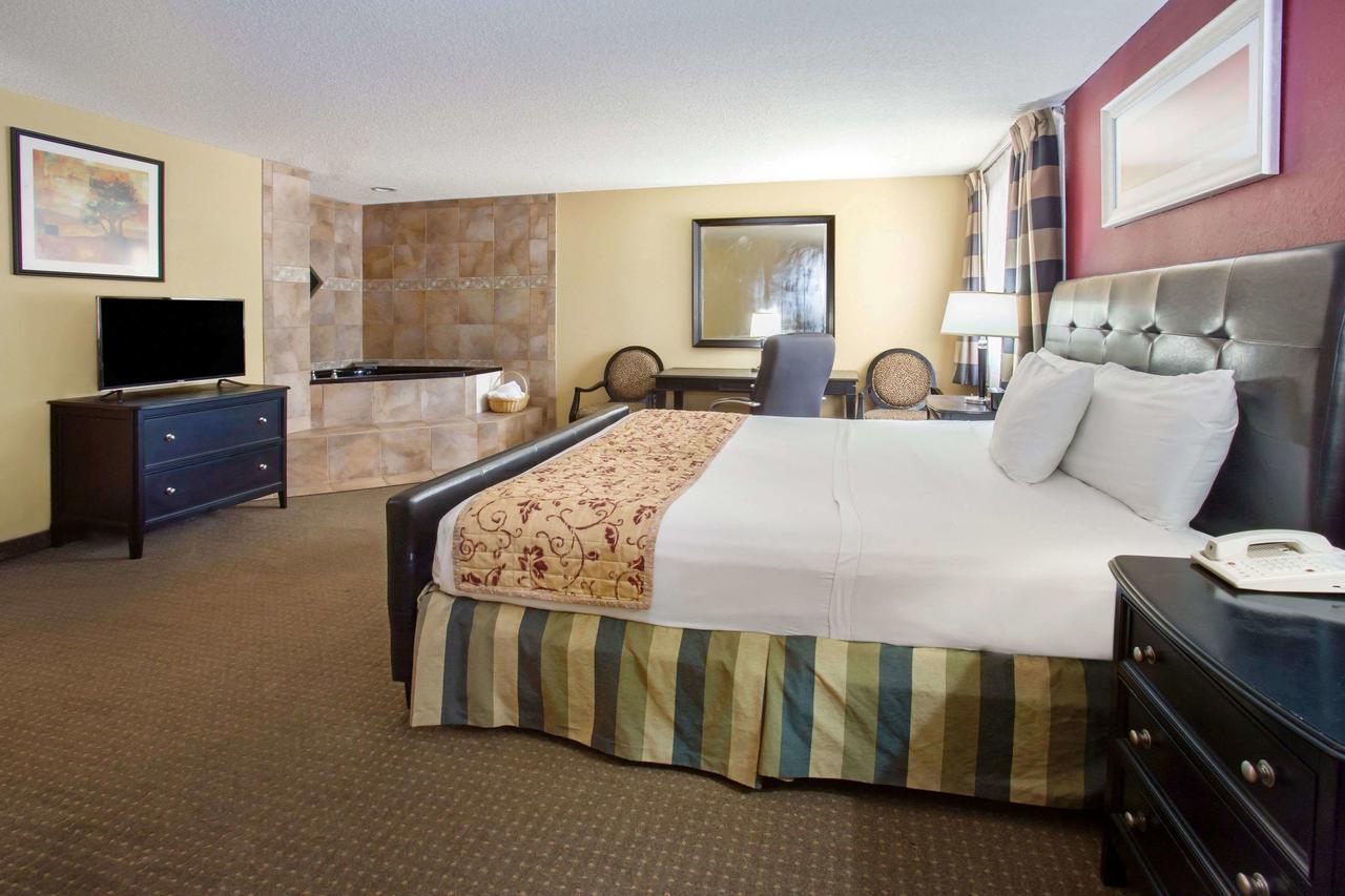 Ramada By Wyndham Bettendorf - thumb 36